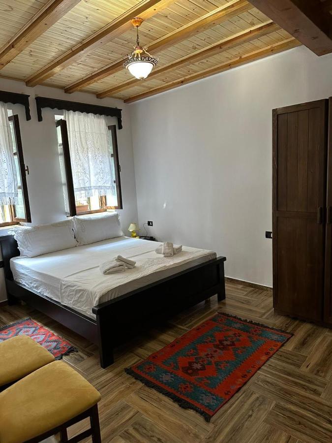 Guest House Iljesa Berat Exterior foto