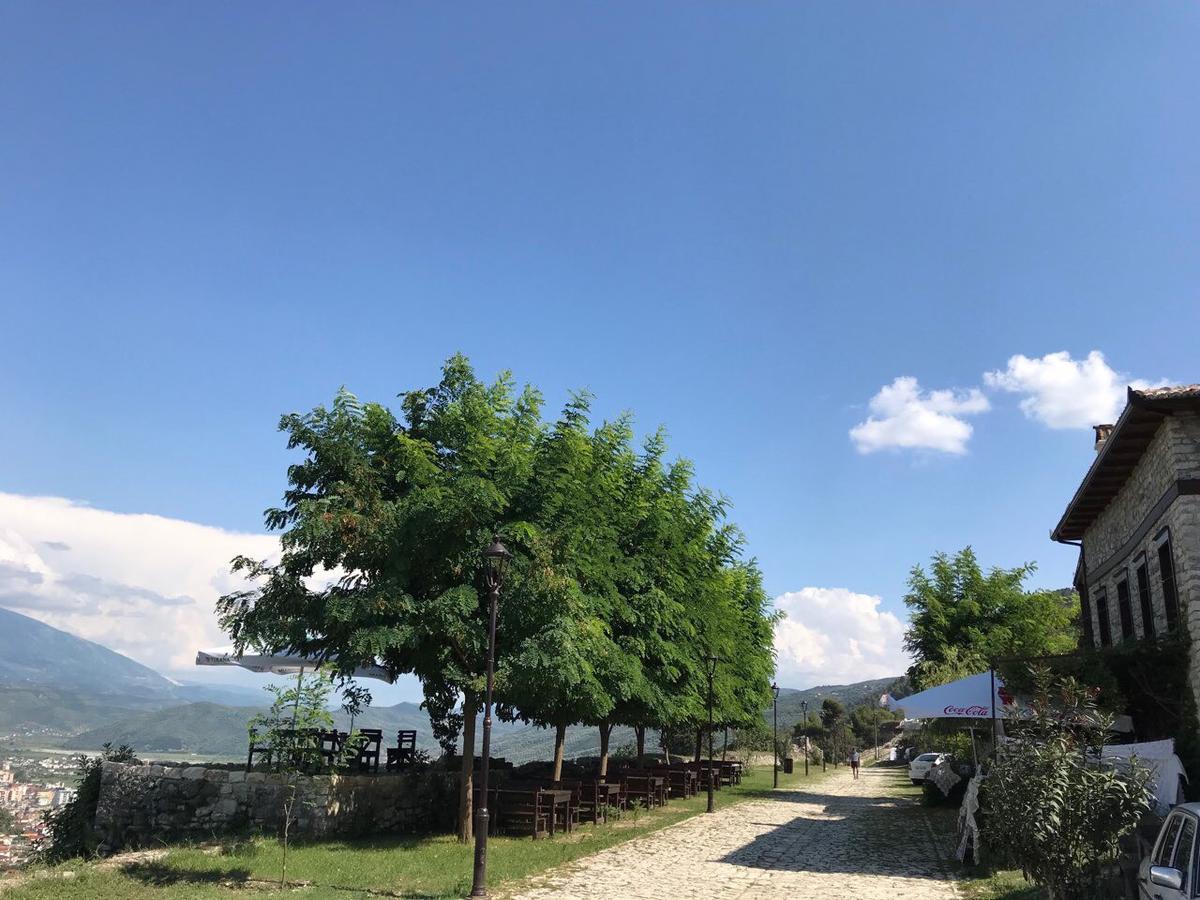 Guest House Iljesa Berat Exterior foto