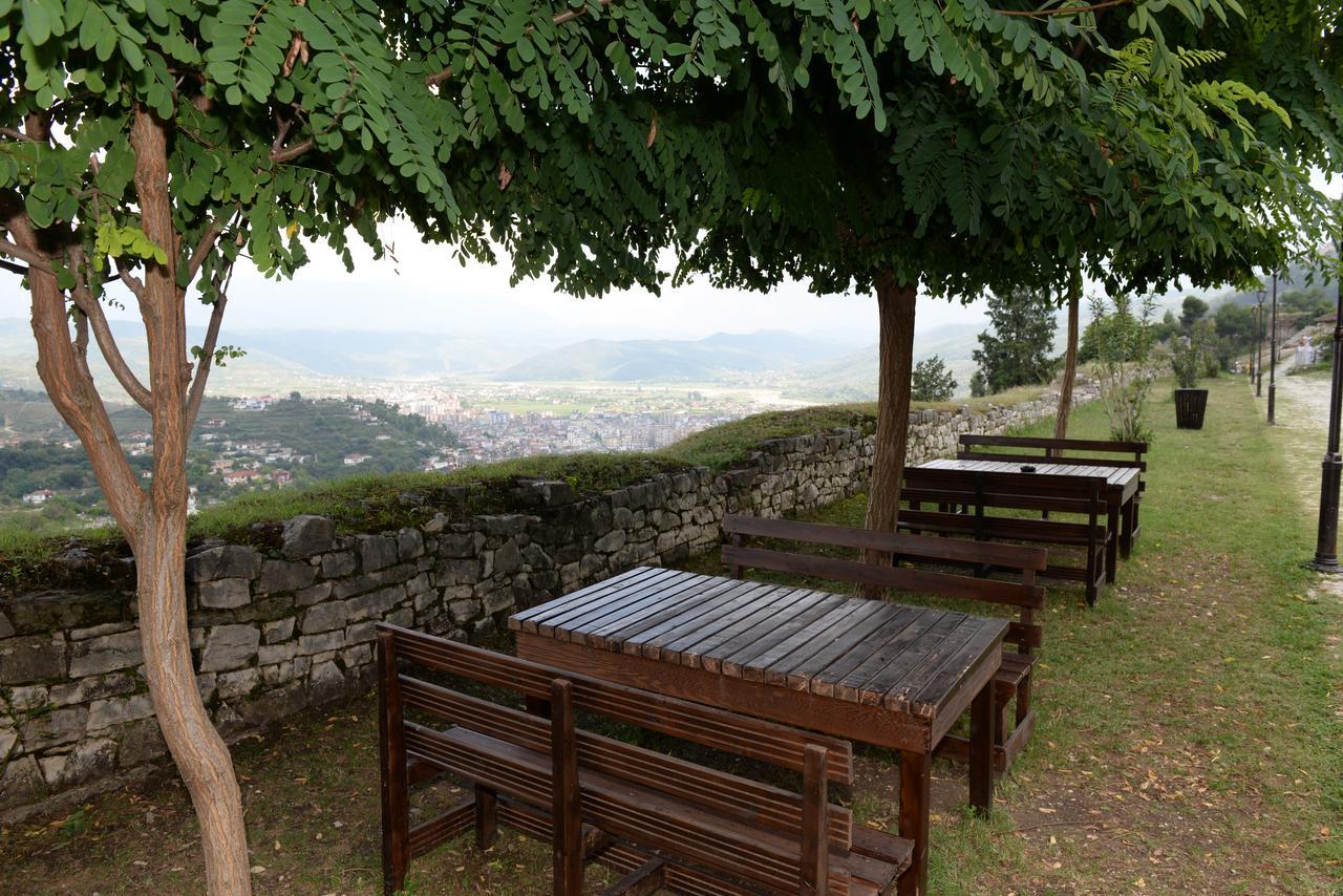 Guest House Iljesa Berat Exterior foto
