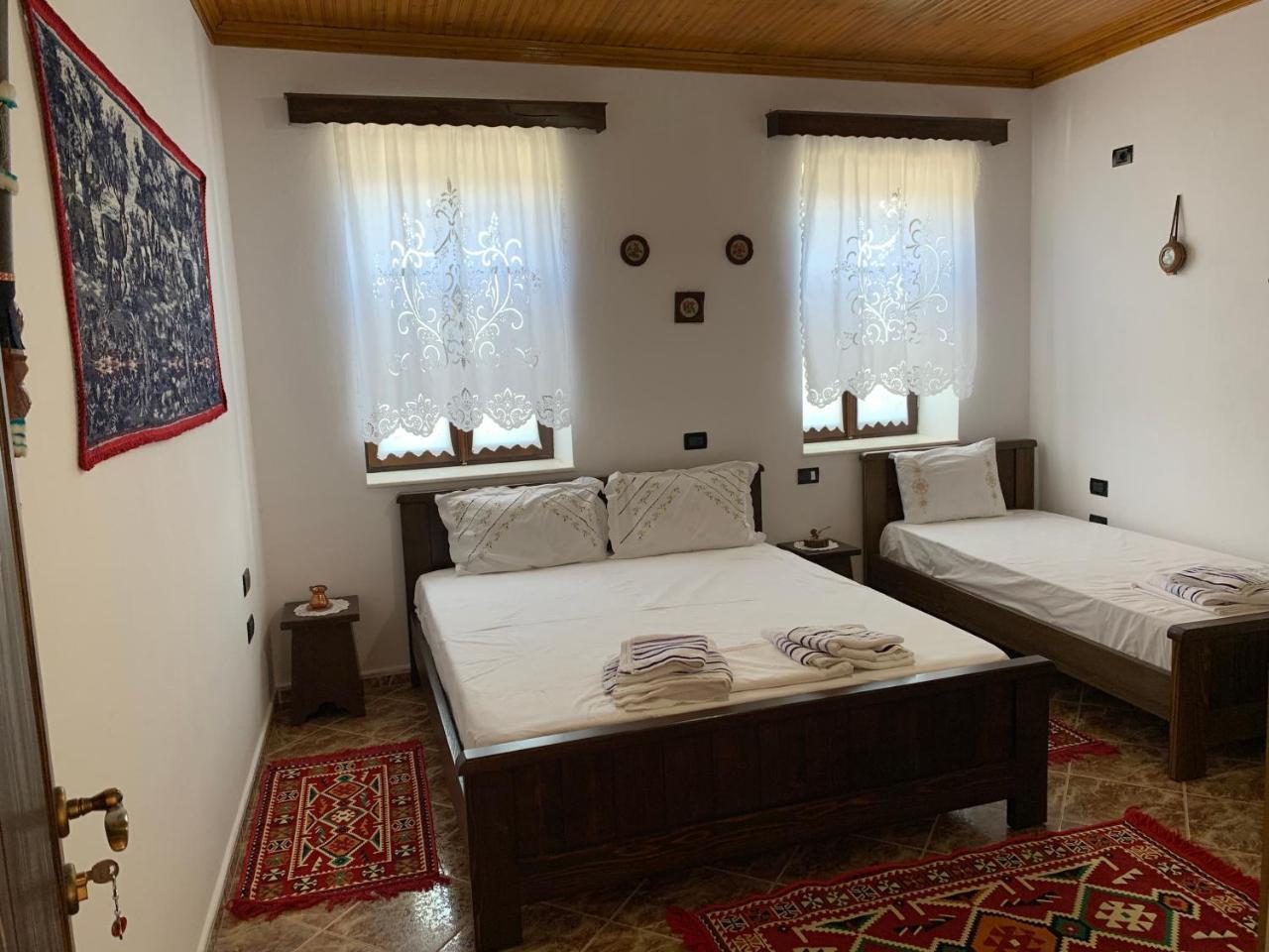 Guest House Iljesa Berat Exterior foto