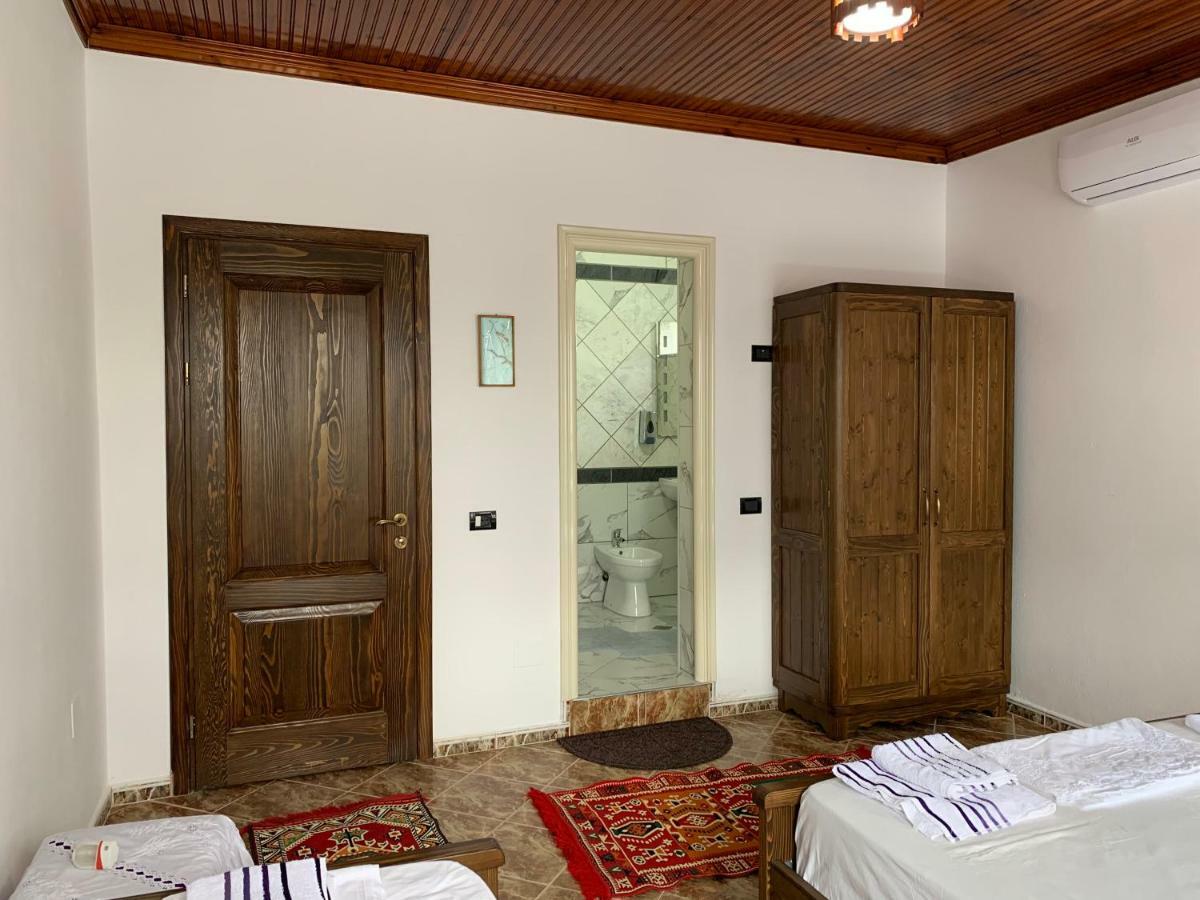 Guest House Iljesa Berat Exterior foto